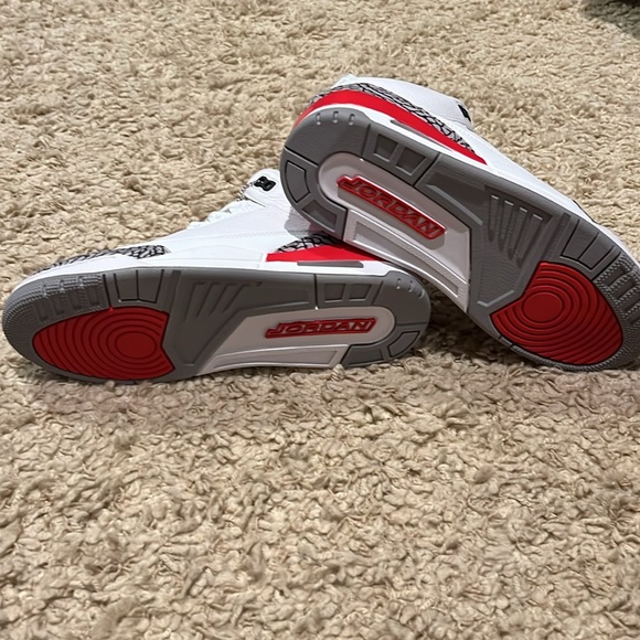 NIB Nike Air Jordan 3 Retro White, Fire Red, Cement Grey 13604116 Sneakers 9.5 - Picture 10 of 13